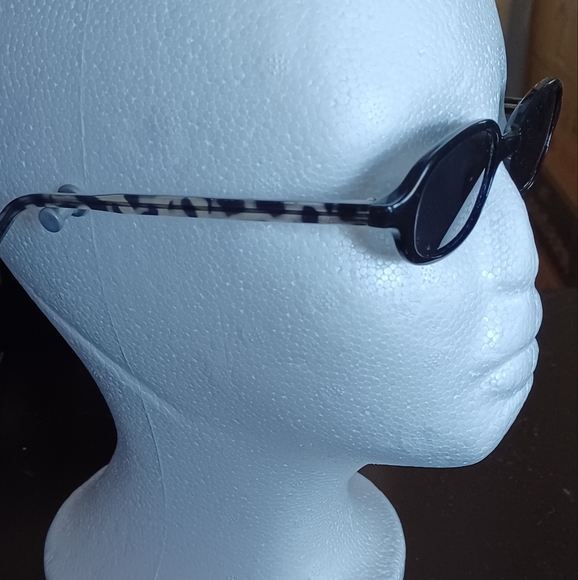 Halston Graffiti sides Sunglasses w/ soft case